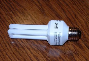 Энергосберегающая лампа из ИКЕА