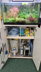 Дополнительный резервуар для подмены воды в небольших аквариумах с внешним фильтром.