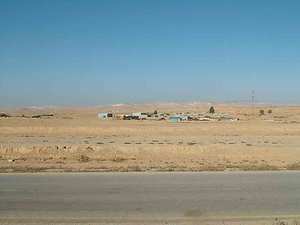 Бедуинское поселение в пустыне